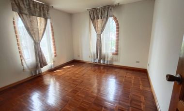 Se vende casa independiente esquinera en La Victoria Ibarra