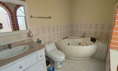 Se vende casa independiente esquinera en La Victoria Ibarra