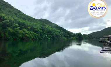 📍 Prime Riverside Land with Billion-Dollar Views
Title deed includes a riverside wooden house on the Kwai Yai River – 3 bedrooms, 3bathrooms, with a balcony. Located along Highway 3199, near Erawan Waterfall ☘️🍂
🔥 Only 16 million THB!