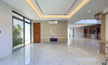 Luxurious Modern Tropical House and Lot For Sale in BF Homes, Parañaque City