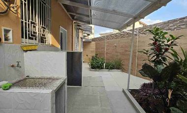 EN ALQUILER CASA DE UNA PLANTA EN  PUERTO AZUL - VIA A LA COSTA