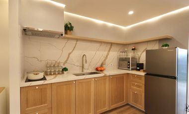 Fully Furnished Modern Suites for Rent | 1BR w/ Parking | 3-Mins to Beach!