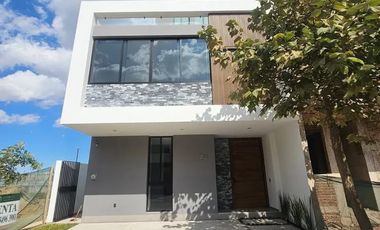 HERMOSA RESIDENCIA EN RENTA A ESTRENAR,  de 3 Niveles en Parques Vallarta, dentro de Coto Abeto.