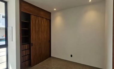 HERMOSA RESIDENCIA EN RENTA A ESTRENAR,  de 3 Niveles en Parques Vallarta, dentro de Coto Abeto.