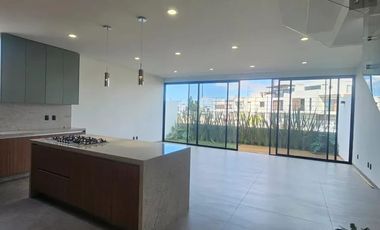 HERMOSA RESIDENCIA EN RENTA A ESTRENAR,  de 3 Niveles en Parques Vallarta, dentro de Coto Abeto.