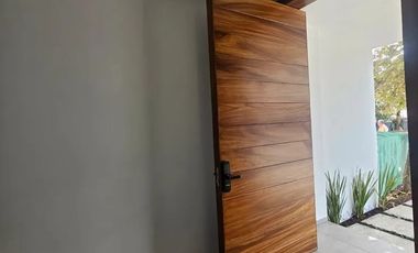 HERMOSA RESIDENCIA EN RENTA A ESTRENAR,  de 3 Niveles en Parques Vallarta, dentro de Coto Abeto.