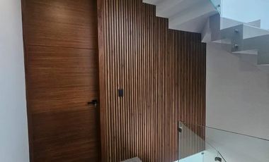 HERMOSA RESIDENCIA EN RENTA A ESTRENAR,  de 3 Niveles en Parques Vallarta, dentro de Coto Abeto.