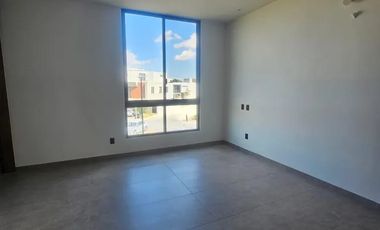 HERMOSA RESIDENCIA EN RENTA A ESTRENAR,  de 3 Niveles en Parques Vallarta, dentro de Coto Abeto.