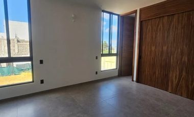 HERMOSA RESIDENCIA EN RENTA A ESTRENAR,  de 3 Niveles en Parques Vallarta, dentro de Coto Abeto.