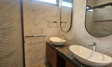 HERMOSA RESIDENCIA EN RENTA A ESTRENAR,  de 3 Niveles en Parques Vallarta, dentro de Coto Abeto.