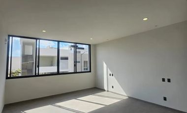 HERMOSA RESIDENCIA EN RENTA A ESTRENAR,  de 3 Niveles en Parques Vallarta, dentro de Coto Abeto.