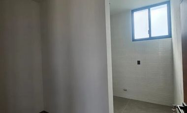 HERMOSA RESIDENCIA EN RENTA A ESTRENAR,  de 3 Niveles en Parques Vallarta, dentro de Coto Abeto.
