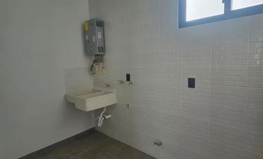 HERMOSA RESIDENCIA EN RENTA A ESTRENAR,  de 3 Niveles en Parques Vallarta, dentro de Coto Abeto.