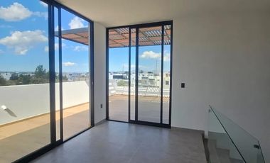 HERMOSA RESIDENCIA EN RENTA A ESTRENAR,  de 3 Niveles en Parques Vallarta, dentro de Coto Abeto.