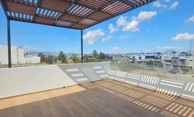 HERMOSA RESIDENCIA EN RENTA A ESTRENAR,  de 3 Niveles en Parques Vallarta, dentro de Coto Abeto.