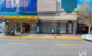 Arriendo local comercial centrico en Los Andes -con bodega y alto flujo comercial