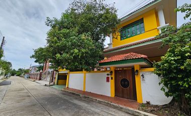 Hidden Gem in Rama 2! Custom-Built 3-Storey House with 18-Meter Deep Piles! 94.2 Sq.Wah 450 Sq.m House for SALE at Prukpirom Bang Khun Thian