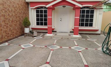 Casa en Alquiler en Samanes, 3 Habitaciones, 2 Baños, Patio, Garaje,  Norte de Guayaquil.