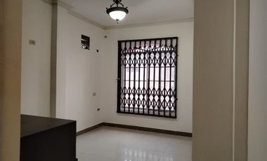 Casa en Alquiler en Samanes, 3 Habitaciones, 2 Baños, Patio, Garaje,  Norte de Guayaquil.