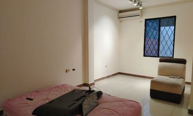 Casa en Alquiler en Samanes, 3 Habitaciones, 2 Baños, Patio, Garaje,  Norte de Guayaquil.