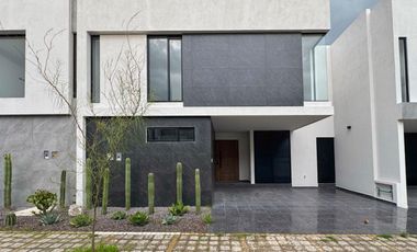 CASA NUEVA EN LOMAS DE ANGELOPOLIS