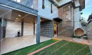 Modern House in Tierra El Sol Subdivision by Master Broker July de Vera