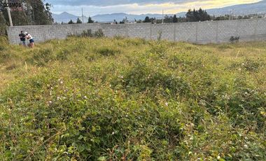 Terrenos de venta en Cotacachi, a 350 metros del Redondel de Las Banderas