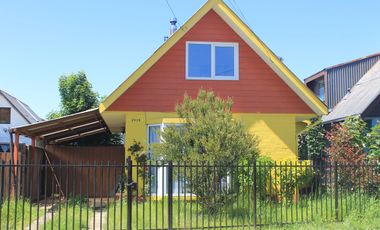 Se arrienda casa de dos pisos en Villa El Estanque