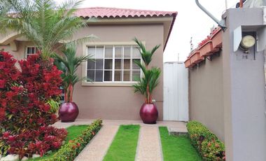 Suite Amoblada en Alquiler en Via a la Costa, Planta Baja, Incluye Servicios, Parqueo, Seguridad, Vía a la Costa.