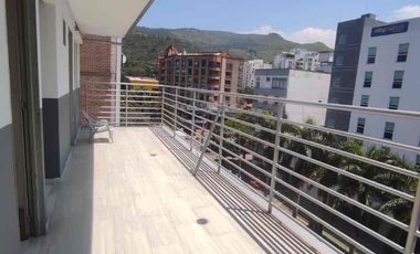 SE ALQUILA LINDO APARTAMENTO DUPLEX SECTOR EXLUSIVO DEL NORTE CERCA A CHIPICHAPE