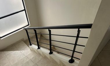 VENDO MUY LINDA CASA EN SAMBORONDÓN DE 3 DORMITORIOS