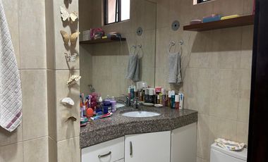 VENDO MUY LINDA CASA EN SAMBORONDÓN DE 3 DORMITORIOS