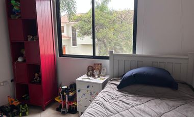 VENDO MUY LINDA CASA EN SAMBORONDÓN DE 3 DORMITORIOS