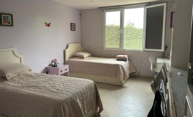VENDO MUY LINDA CASA EN SAMBORONDÓN DE 3 DORMITORIOS