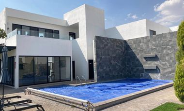 CASA EN PRIVADA BOSQUES DE SANTA RITA