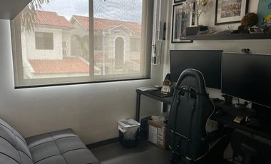 VENDO HERMOSA CASA EN SAMBORONDÓN DE 3 DORMITORIOS