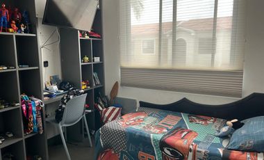 VENDO HERMOSA CASA EN SAMBORONDÓN DE 3 DORMITORIOS