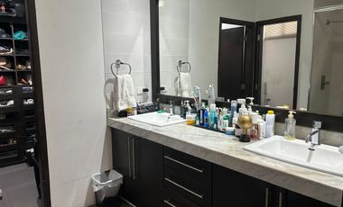 VENDO HERMOSA CASA EN SAMBORONDÓN DE 3 DORMITORIOS