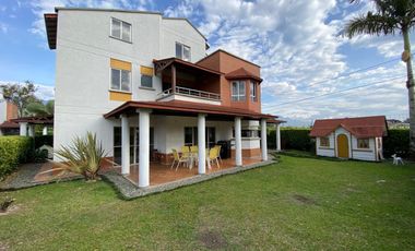 Amplia Casa de 3 Pisos en el norte de armenia Lote de 600 m² – Ideal para Familia o Inversión