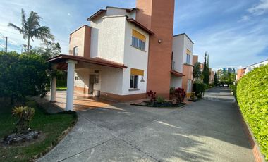 Amplia Casa de 3 Pisos en el norte de armenia Lote de 600 m² – Ideal para Familia o Inversión