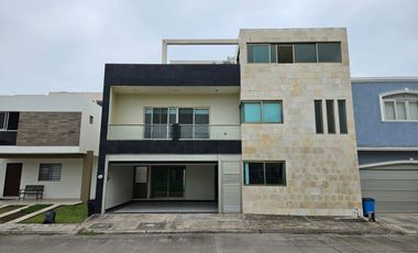 VENDO CASA EN LA RIVIERA VERACRUZANA, LADO MAR CON PLAYA PRIVADA
