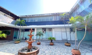 RENTO OFICINA EN PLAZA COMERCIAL, A 5 MINUTOS DE CHEDRAUI CENTRO