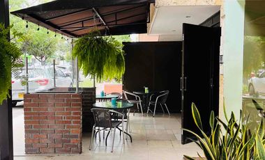 Casa Comercial con Apto Independiente sobre la calle 7 en la Gaitana