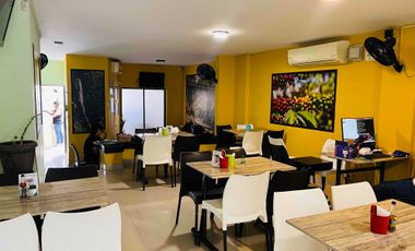 Casa Comercial con Apto Independiente sobre la calle 7 en la Gaitana