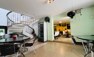 Casa Comercial con Apto Independiente sobre la calle 7 en la Gaitana