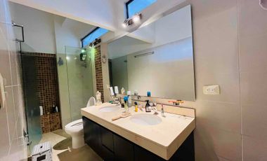 Casa Comercial con Apto Independiente sobre la calle 7 en la Gaitana