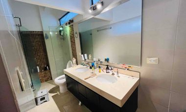 Casa Comercial con Apto Independiente sobre la calle 7 en la Gaitana