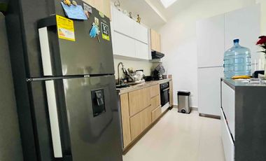 Casa Comercial con Apto Independiente sobre la calle 7 en la Gaitana