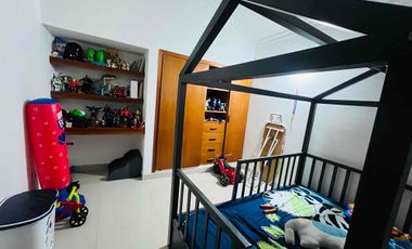 Casa Comercial con Apto Independiente sobre la calle 7 en la Gaitana