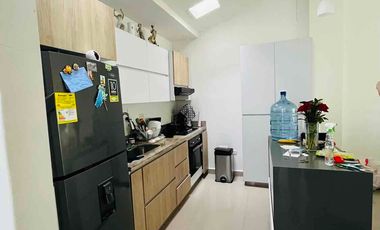 Casa Comercial con Apto Independiente sobre la calle 7 en la Gaitana